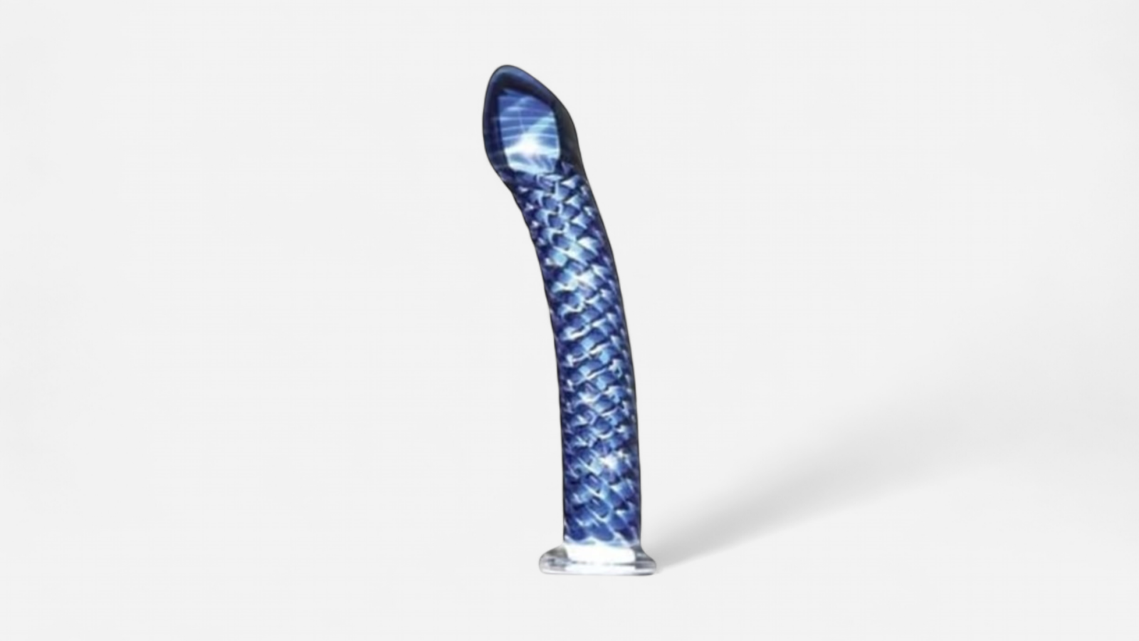 HU: Icicles Blue Curve kék üveg dildó álló termékfotón, ívelt formával és texturált üvegtesttel EN: Icicles Blue Curve blue glass dildo in standing product photo, with curved shape and textured glass body