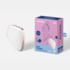 HU: Satisfyer Love Triangle app-vezérelt léghullámos csiklóizgató fehér színben, a termék dobozával együtt EN: Satisfyer Love Triangle app-controlled air pulse clitoral stimulator in white, shown with product box