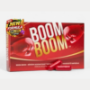 HU: Boom Boom új formula férfi potencianövelő étrend-kiegészítő 2 kapszulával, 120 mg Panax ginzenggel és sáfránnyal, piros dobozban. EN: Boom Boom new formula male potency supplement with 2 capsules, 120 mg Panax ginseng and saffron, shown in a red box.