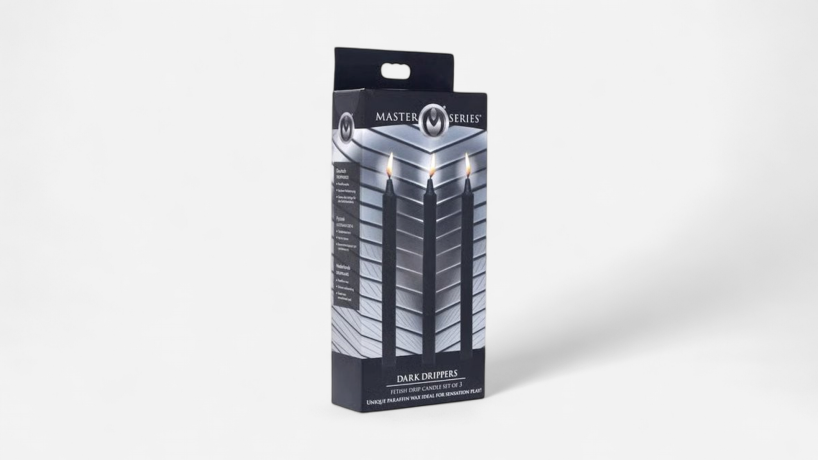 HU: Master Series Fire Sticks fekete viaszgyertyåk håromdarabos csomagolåsa, enyhén oldalról fotózva EN: Master Series Fire Sticks black wax candles in a three-piece package, photographed at a slight angle