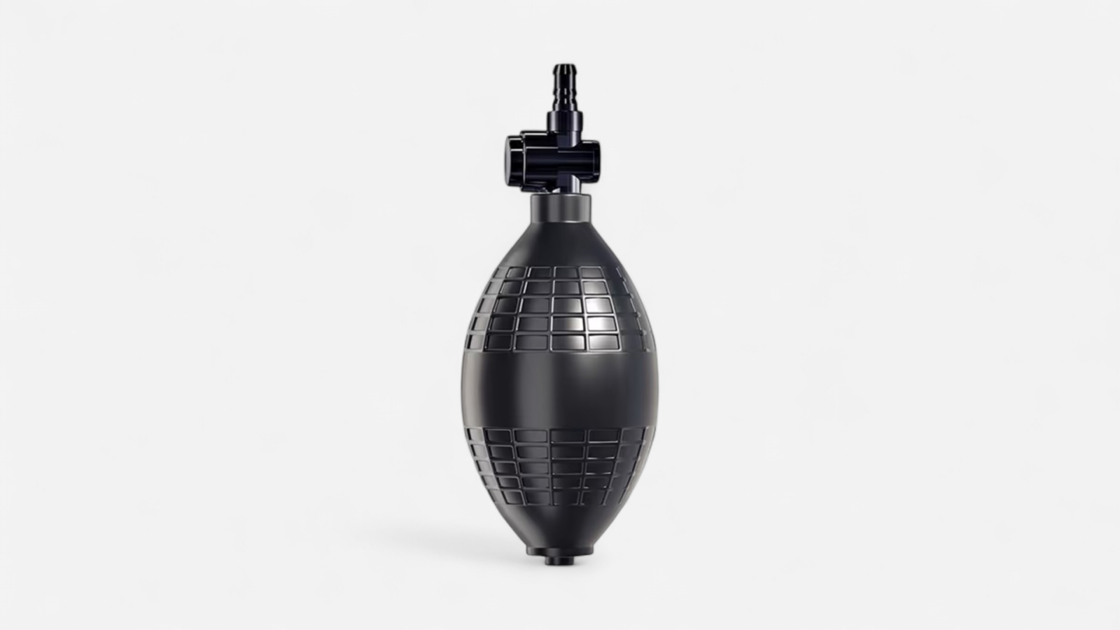 HU: Pump Fiction kézi vaginapumpa fekete ballonos pumpafeje közeli termékfotón, csatlakozó szeleppel EN: Pump Fiction manual vagina pump black bulb pump in close-up product photo, with connector valve