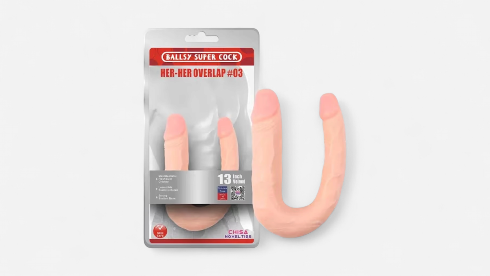 HU: Chisa Novelties Her-Her Overlap 03 kétvégű dildó csomagolással és testszínű ívelt kialakítással EN: Chisa Novelties Her-Her Overlap 03 double-ended dildo with packaging and flesh-colored curved design