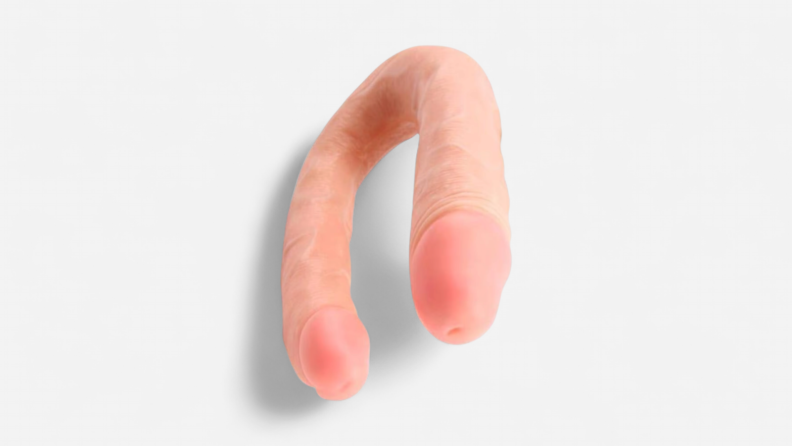 HU: Kétszer Kérem kétvégű dildó közeli részletképe, eltérő méretű végekkel és élethű erezett felülettel EN: Close-up detail of Kétszer Kérem double-ended dildo with different sized ends and realistic veined texture
