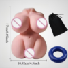 HU: Double Trouble Torso Szett realisztikus torzó maszturbátor péniszgyűrűvel és fekete tárolótasakkal, 17 cm magas és 10,92 cm széles méretjelöléssel EN: Double Trouble Torso Set realistic torso masturbator with penis ring and black storage bag, shown with 17 cm height and 10.92 cm width measurements