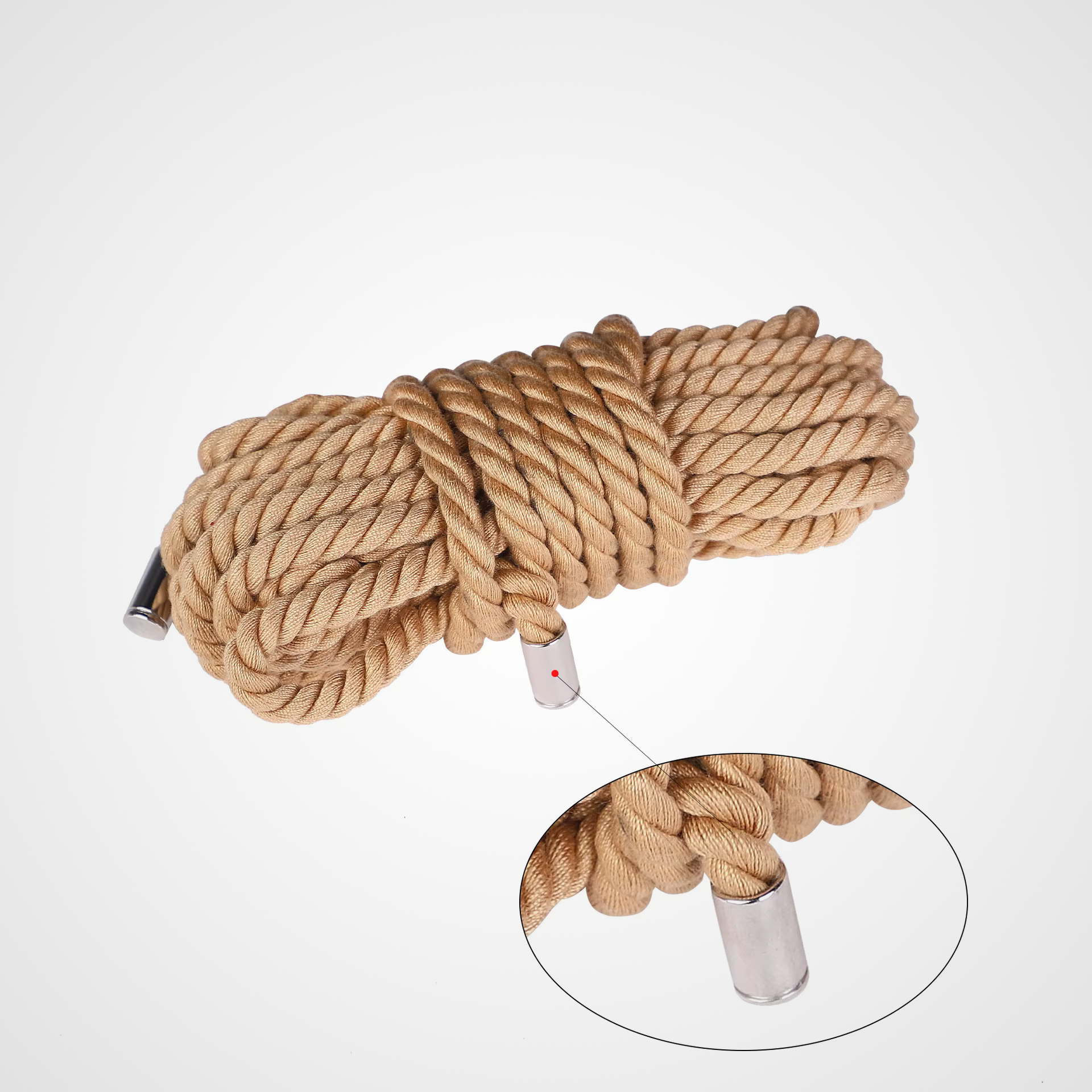 HU: Wild Devotion natĂșr juta shibari kötĂ©l közelrĆl, bĂ©zs sodrott anyaggal Ă©s fĂ©m vĂ©grĂ©sszel, esztĂ©tikus BDSM kötözĂ©shez. EN: Wild Devotion natural jute shibari rope close-up with beige twisted material and metal end detail for aesthetic BDSM bondage.