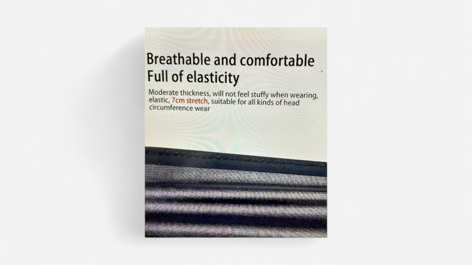 HU: A fekete spandex fejmaszk légáteresztő, rugalmas anyagának közeli képe, 7 cm-es nyúlással. EN: Close-up of the breathable, elastic black spandex material with up to 7 cm of stretch.