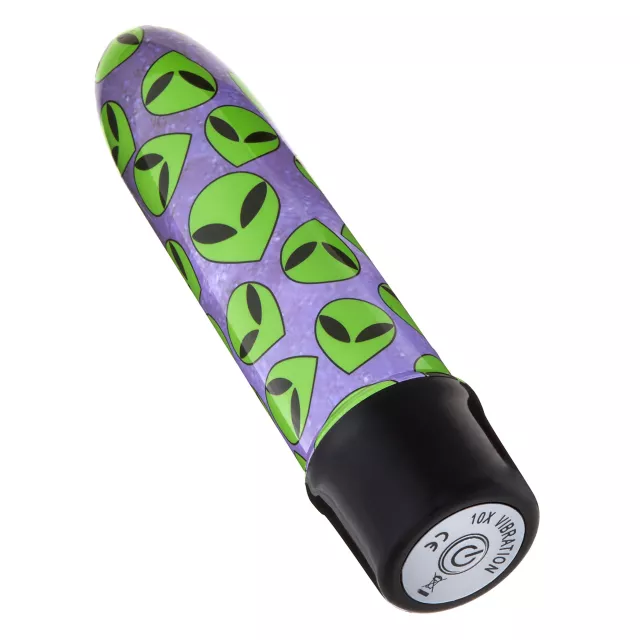 HU: Mini Máz – Idegen Behatoló minivibrátor ferde nézetből, zöld űrlényes mintával és az alján található 10 funkciós vezérlőgombbal. EN: Mini Máz – Alien Intruder mini vibrator shown at an angle with green alien design and the 10-function control button on the base.