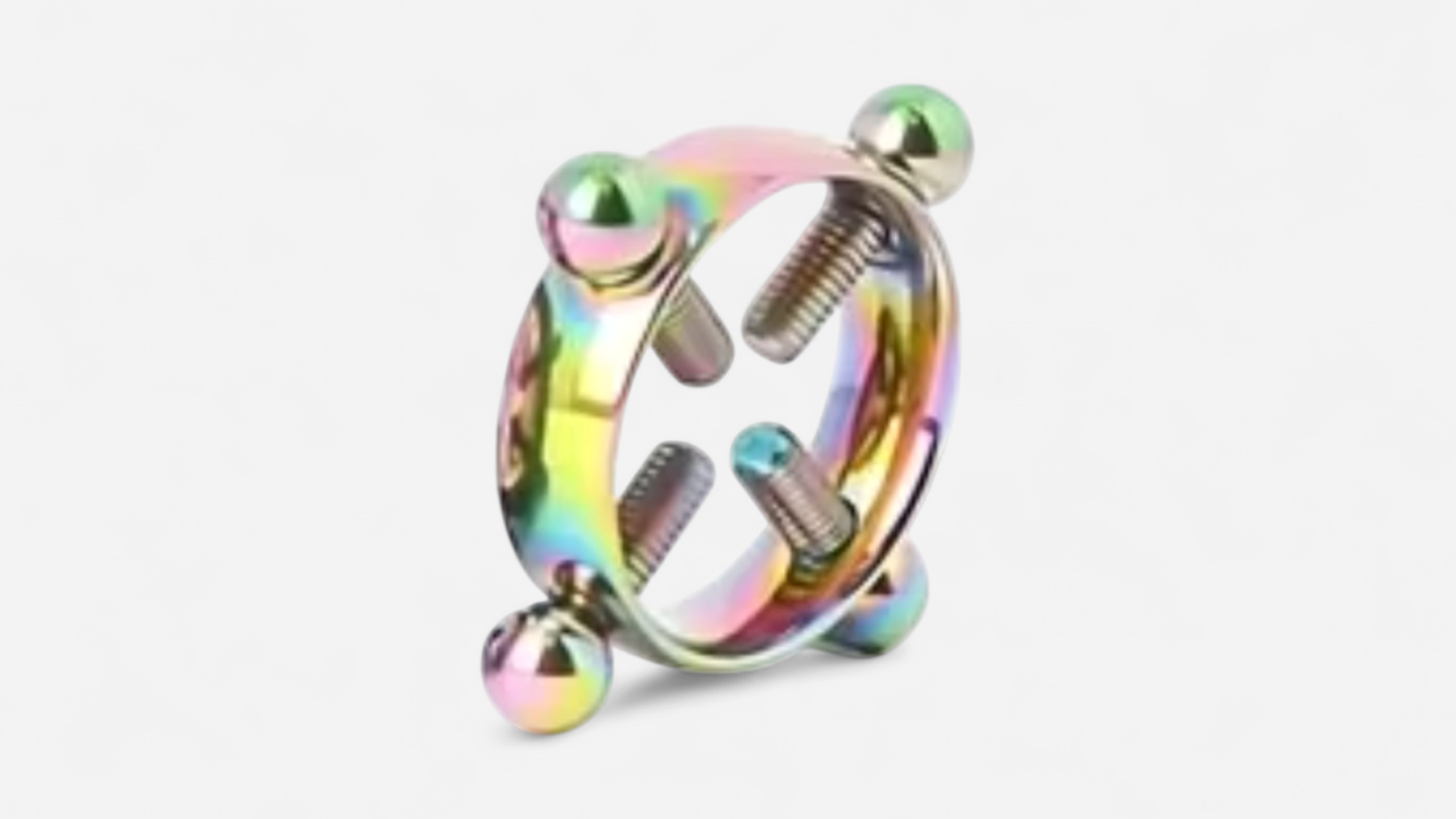 HU: Csöcscsavar szivárványos mellbimbóbilincs oldalnézetből, állítható csavarokkal és gömbfejes végekkel. EN: Titty Torque rainbow nipple clamp shown from the side with adjustable screws and ball-ended tips.