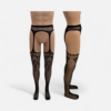 HU: Férfi nyitott necc harisnya fekete csipkés mintával, elöl- és oldalnézetben modellen. EN: Men’s black open-crotch fishnet pantyhose with lace pattern, shown from front and side on a model.