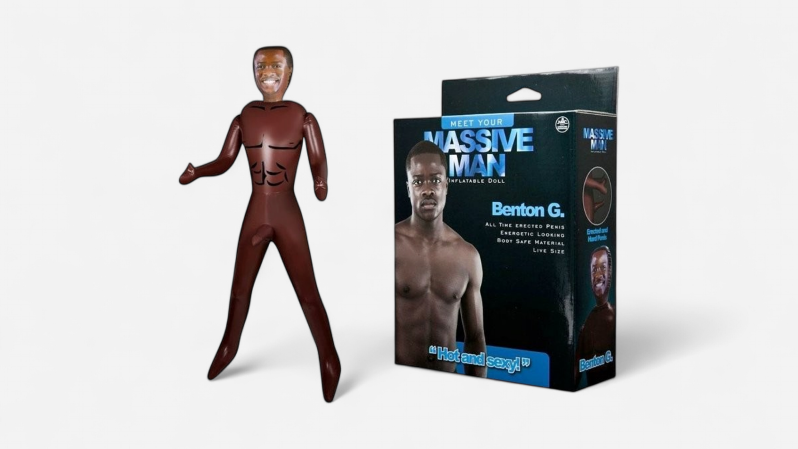HU: Massive Man Benton G. felfĂșjhatĂł fĂ©rfibĂĄbu 154 cm-es barna testtel, ĂĄllandĂł merev pĂ©nisszel Ă©s eredeti Benton G. csomagolĂĄssal. EN: Massive Man Benton G. inflatable male doll with a 154 cm brown body, permanently erect penis, and original Benton G. packaging.