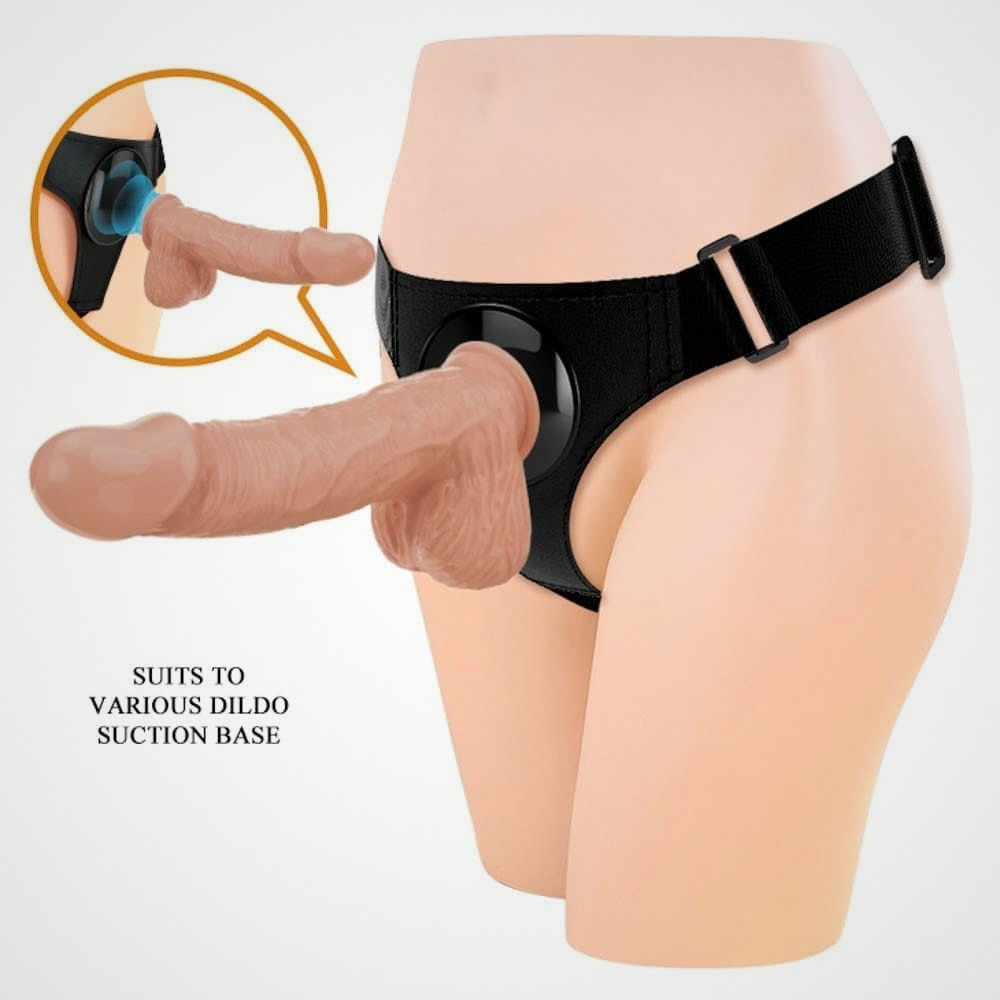 HU: Pretty Love Jerry felcsatolható hám realisztikus testszínű dildóval használatra készen EN: Pretty Love Jerry strap-on harness with realistic flesh-tone dildo ready for use