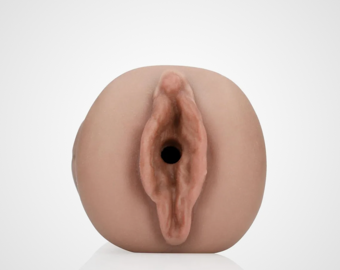 HU: Ăgyeletes Punci maszturbĂĄtor rĂ©szletes, realisztikus hĂŒvelynyĂlĂĄsĂĄnak közeli elölnĂ©zete EN: Close-up front view of the realistic detailed vaginal opening of the pussy masturbator