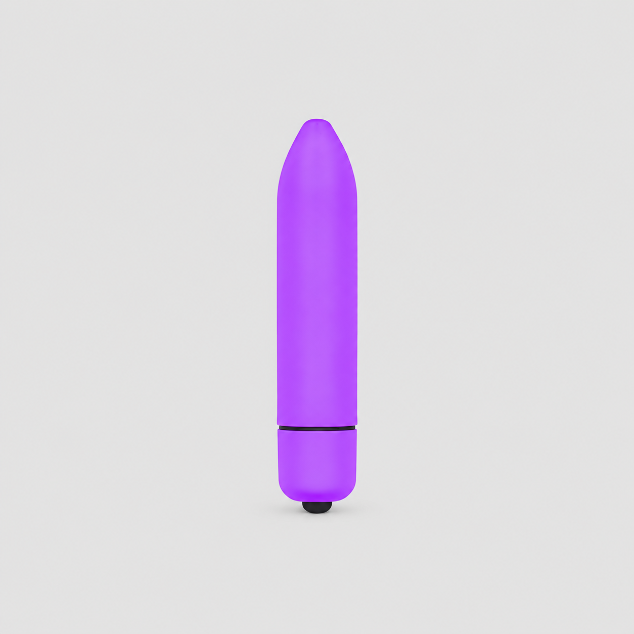 HU: Lila LövedĂ©k lila mini bullet vibrĂĄtor önmagĂĄban, fehĂ©r hĂĄttĂ©ren, elölnĂ©zetbĆl. EN: Purple Bullet mini bullet vibrator shown on its own from the front against a white background.