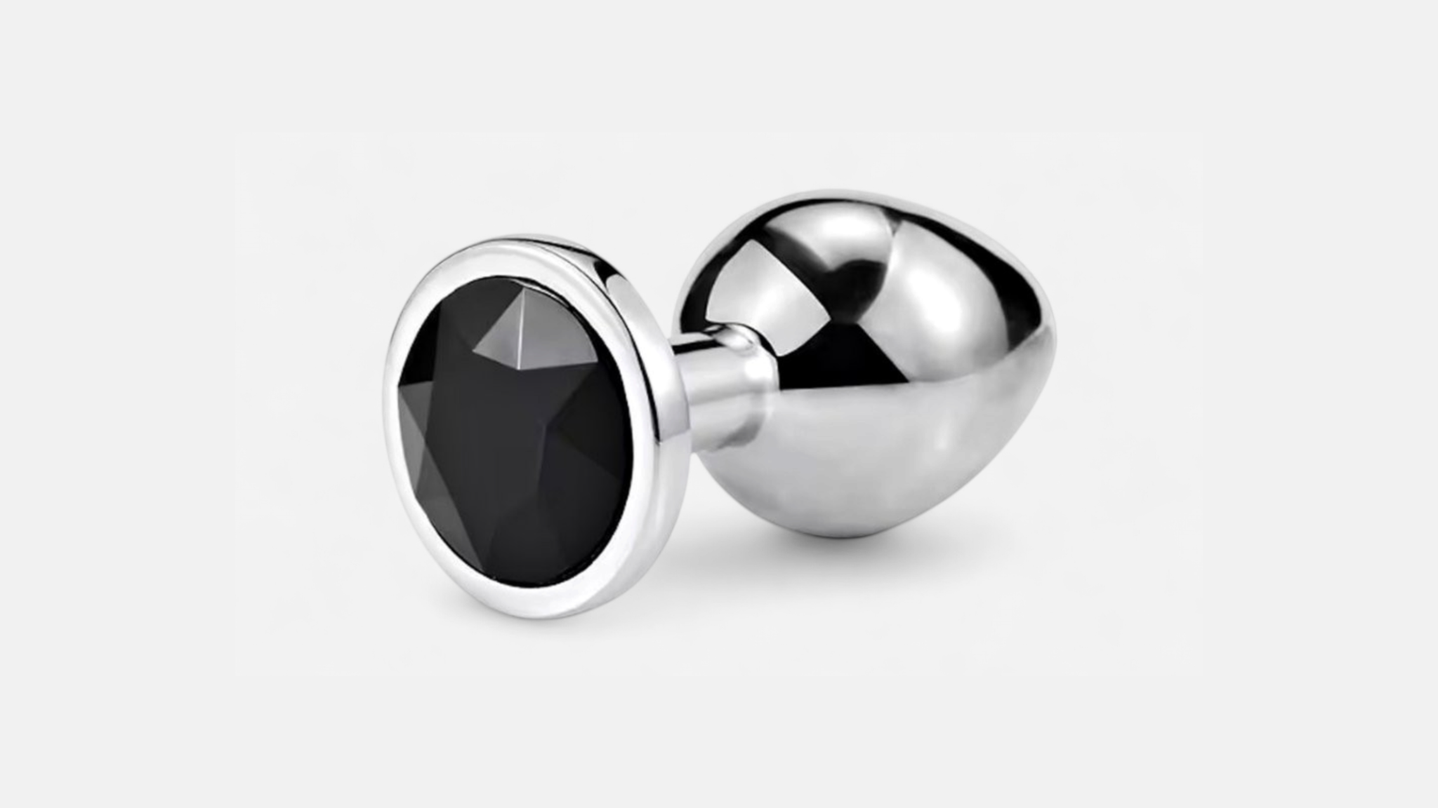 HU: Fekete GyĂ©mĂĄnt anĂĄl dugĂł fekete kristĂĄllyal Ă©s ezĂŒstszĂnƱ fĂ©mtesttel EN: Black Diamond anal plug with black crystal and silver-tone metal body